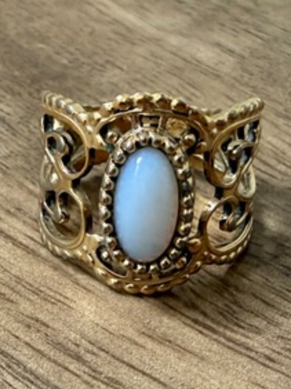Vintage 1978 SARAH COVENTRY "City Slicker" Gold Filigree White Cabochon Ring